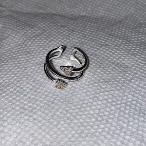 Arrow triple layer ring